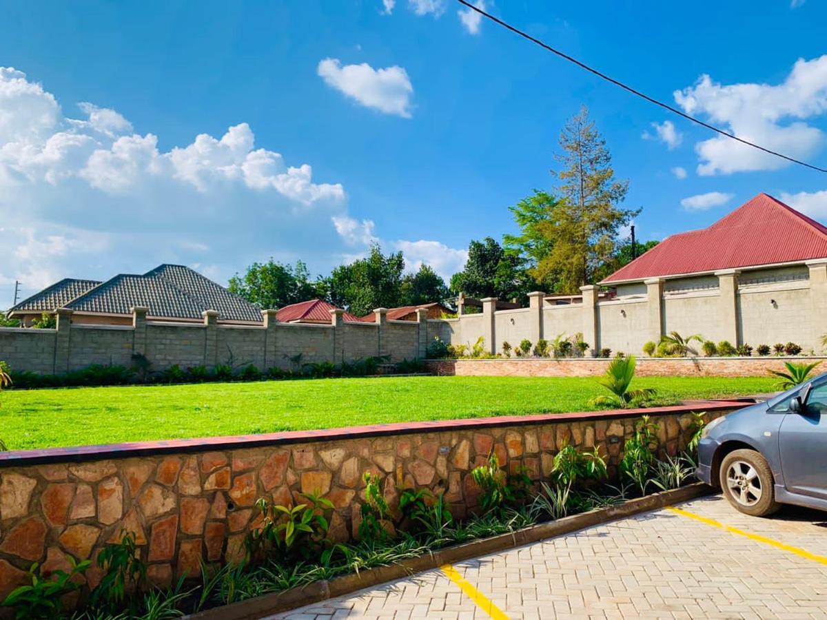 Golden Castle Hotel Hoima Exterior photo