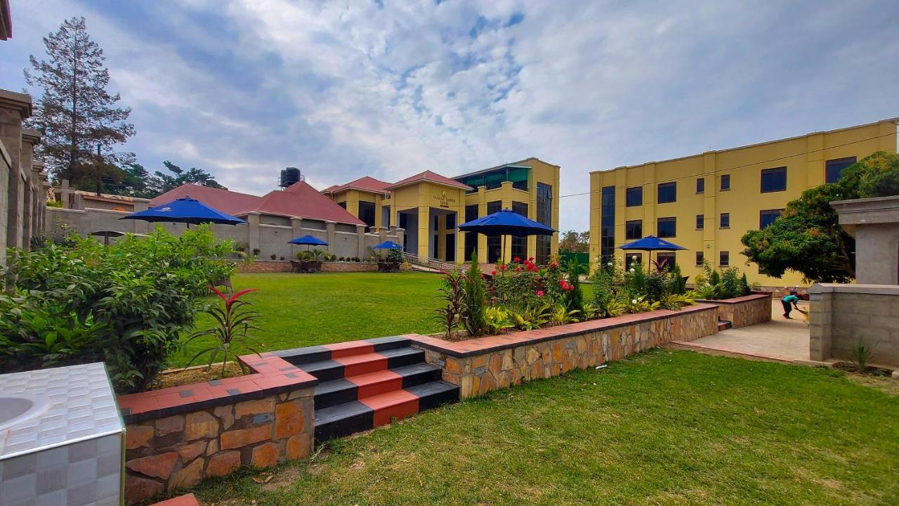 Golden Castle Hotel Hoima Exterior photo