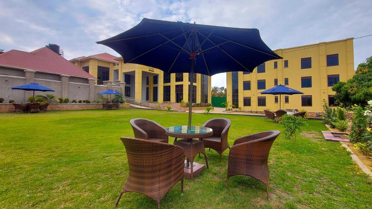 Golden Castle Hotel Hoima Exterior photo