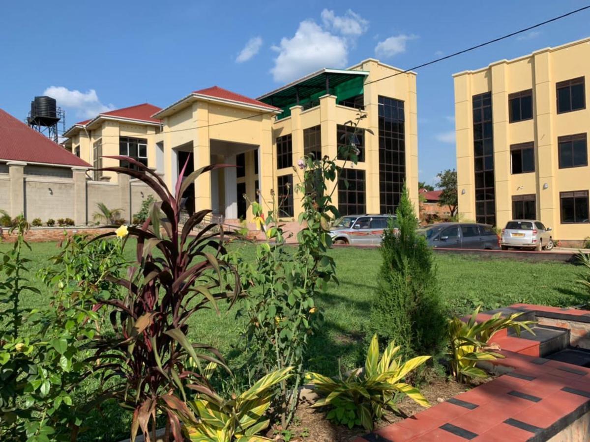 Golden Castle Hotel Hoima Exterior photo